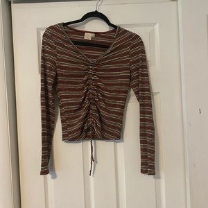 Long sleeve top with a cinch in the middle